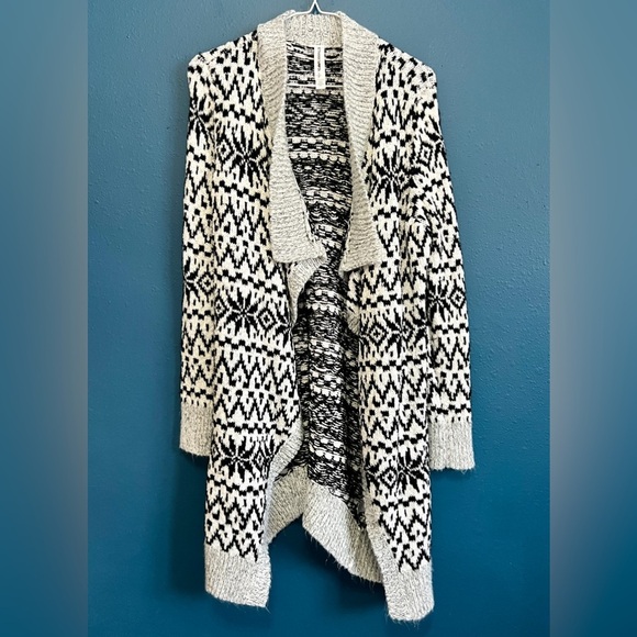 Bethany Mota Snowflake Print Knit Cardigan - Small - Picture 2 of 8